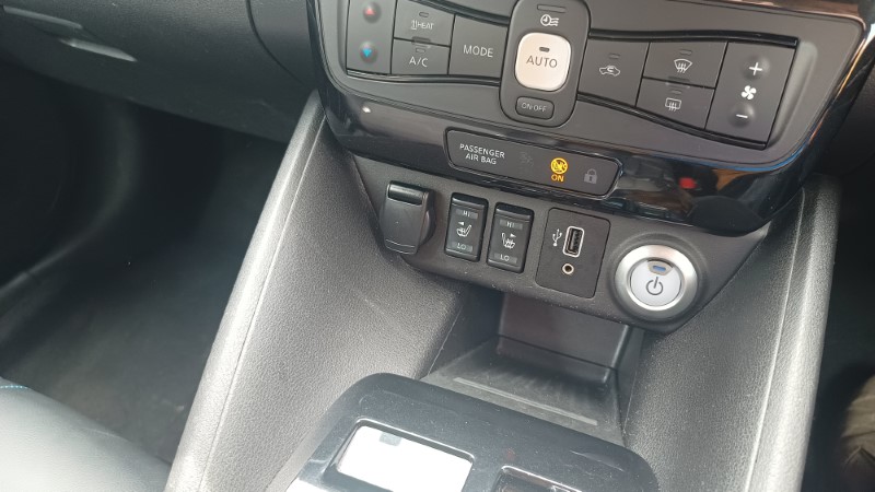 Nissan Leaf White For Sale (18)